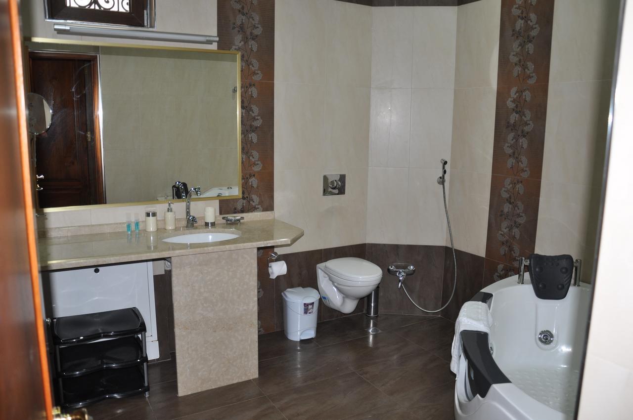 Hotel Amber Μπατούμι Εξωτερικό φωτογραφία