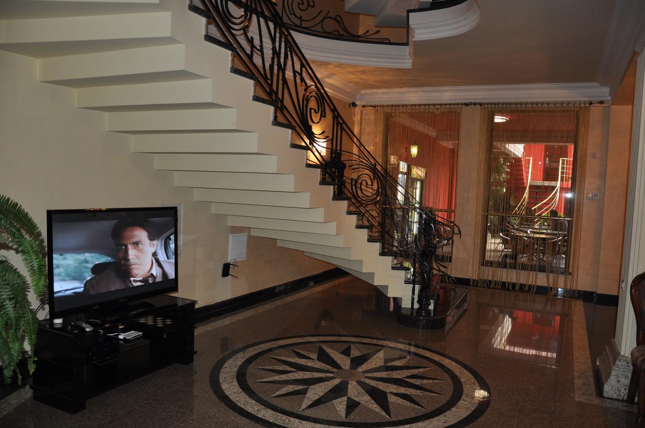 Hotel Amber Μπατούμι Εξωτερικό φωτογραφία