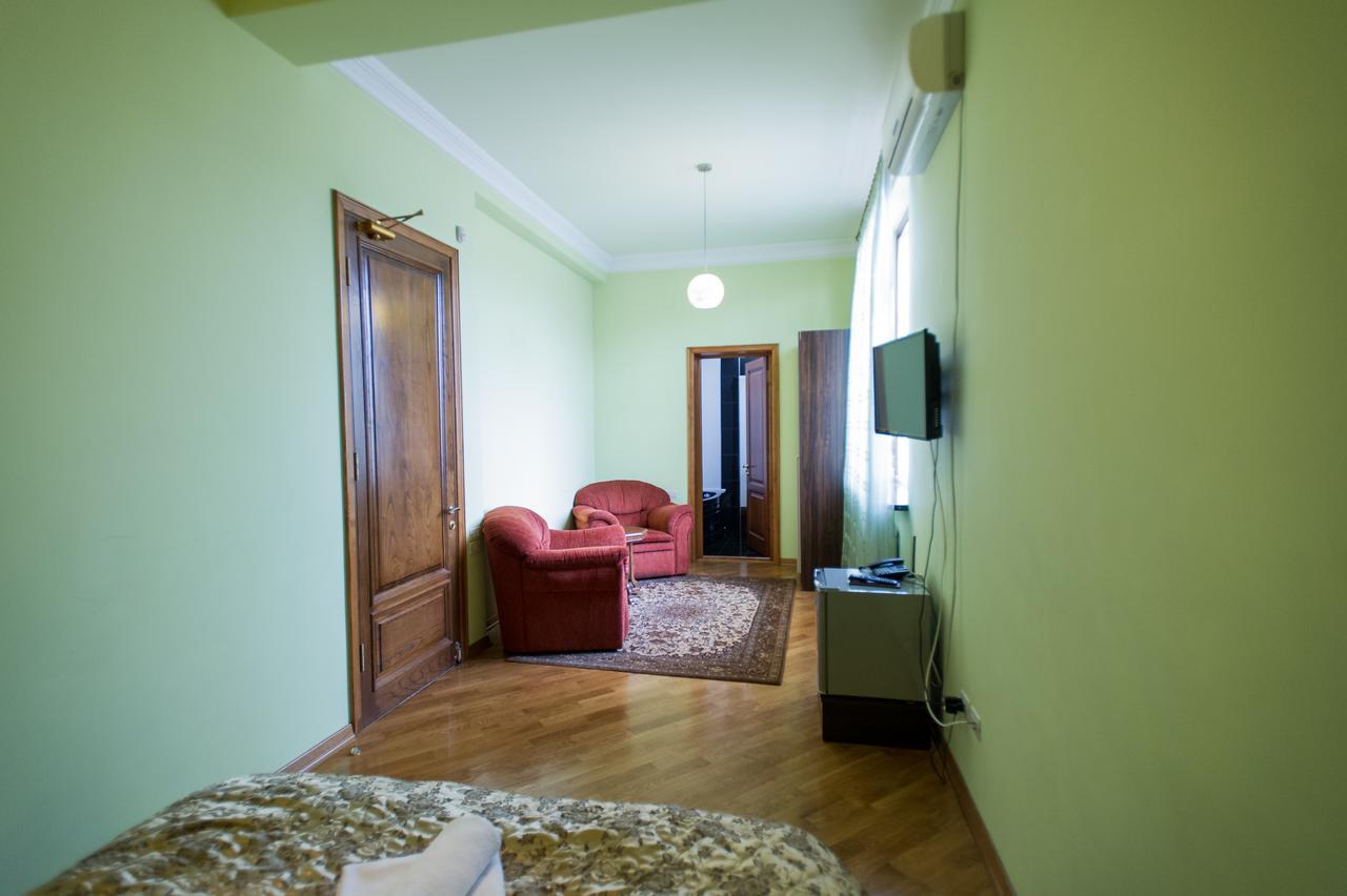 Hotel Amber Μπατούμι Εξωτερικό φωτογραφία